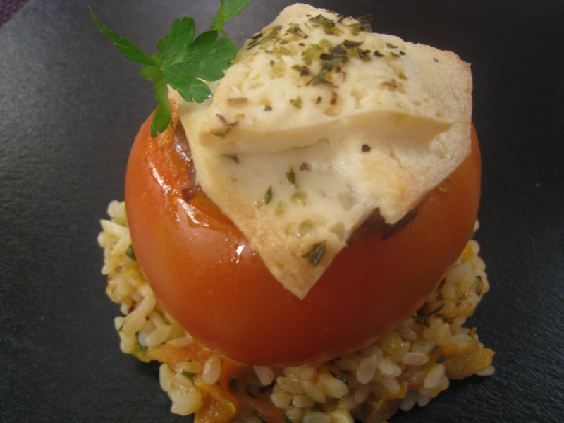 Tomates rellenos de lomo y queso