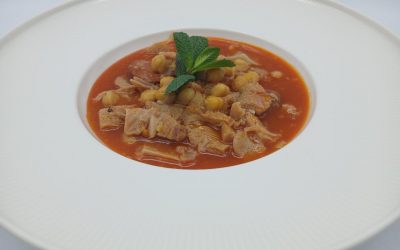 Tradicional menudo con garbanzos