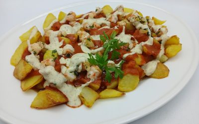 Patatas bravas de langostinos
