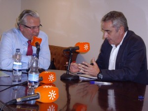 Baltasar Garzón y Rafael Guerrero, durante la entrevista.
