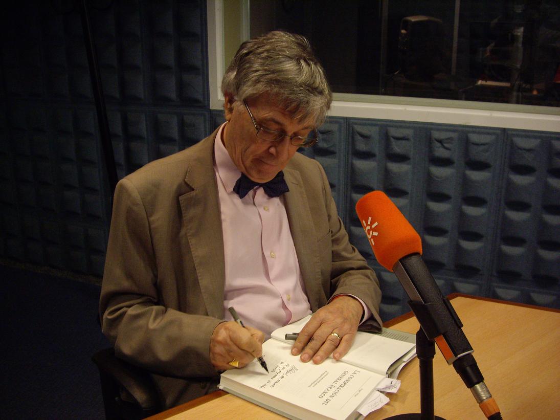 Viñas en Canal Sur Radio en 2011.